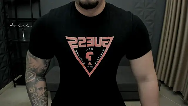 Snapshot of TonyWilcox chatting on November 20, 5:29 am TonyWilcox online show from November 20, 5:29 am