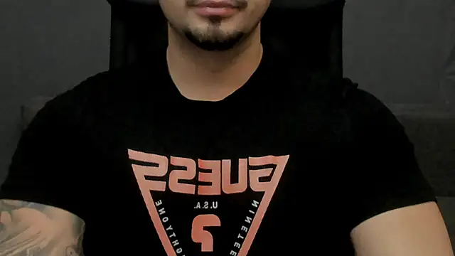 Snapshot of TonyWilcox chatting on November 27, 4:58 am TonyWilcox online show from November 27, 4:58 am