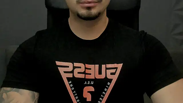 Snapshot of TonyWilcox chatting on November 29, 5:32 am TonyWilcox online show from November 29, 5:32 am