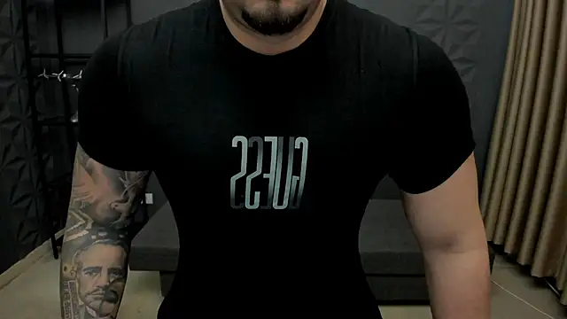 Snapshot of TonyWilcox chatting on December 2, 5:57 am TonyWilcox online show from December 2, 5:57 am