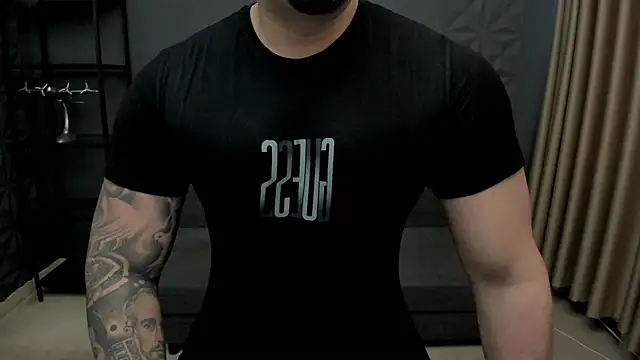 Snapshot of TonyWilcox chatting on December 4, 6:55 am TonyWilcox online show from December 4, 6:55 am