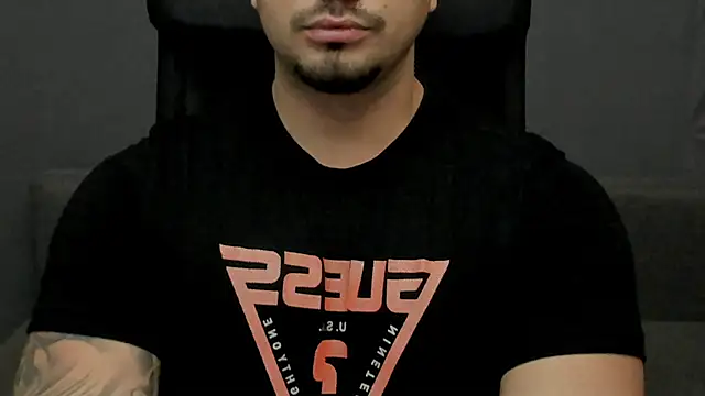 Snapshot of TonyWilcox chatting on December 5, 6:00 am TonyWilcox online show from December 5, 6:00 am