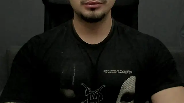 Snapshot of TonyWilcox chatting on December 15, 6:06 am TonyWilcox online show from December 15, 6:06 am