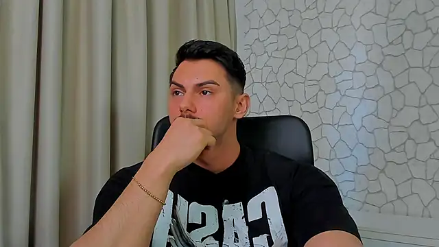 Snapshot of ClintMasters chatting on February 10, 8:53 am ClintMasters online show from February 10, 8:53 am