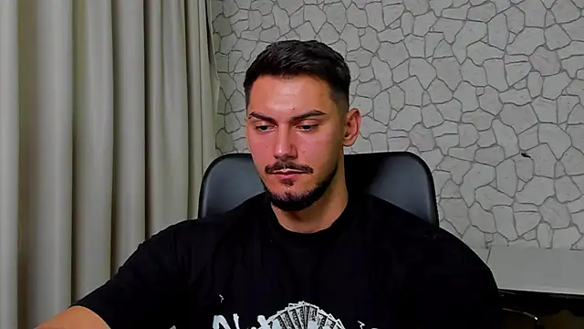 Snapshot of ClintMasters chatting on October 4, 4:32 am ClintMasters online show from October 4, 4:32 am