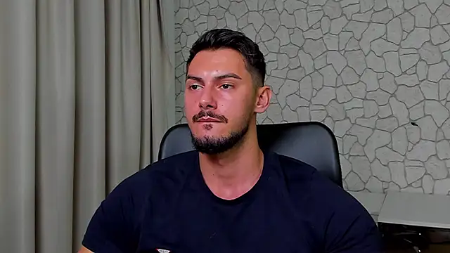 Snapshot of ClintMasters chatting on October 6, 4:21 am ClintMasters online show from October 6, 4:21 am