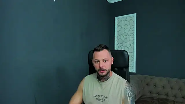 Snapshot of BrianHunts chatting on June 9, 4:13 am BrianHunts online show from June 9, 4:13 am