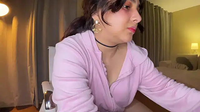 Snapshot of xSelena chatting on December 18, 5:15 am xSelena online show from December 18, 5:15 am