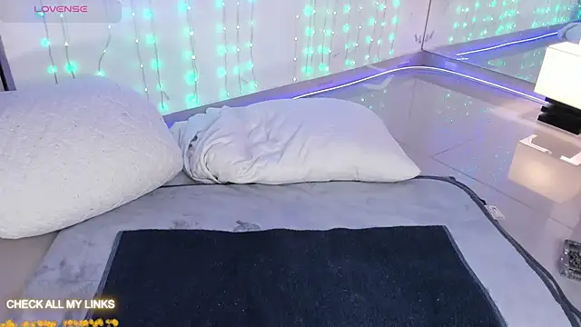 ohyesly  online show from September 30, 11:04 am