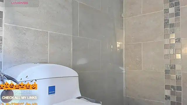 ohyesly  online show from October 5, 8:40 pm