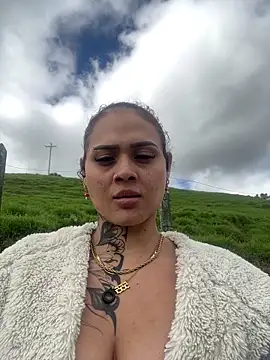 Snapshot of ohyesly_ chatting on January 7, 2:08 pm ohyesly online show from January 7, 2:08 pm