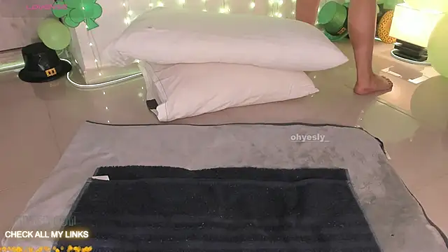 Snapshot of ohyesly_ chatting on March 13, 10:11 am ohyesly online show from March 13, 10:11 am