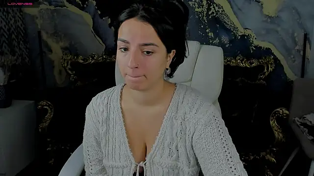 Daphne Moss online show from December 14, 2:10 pm