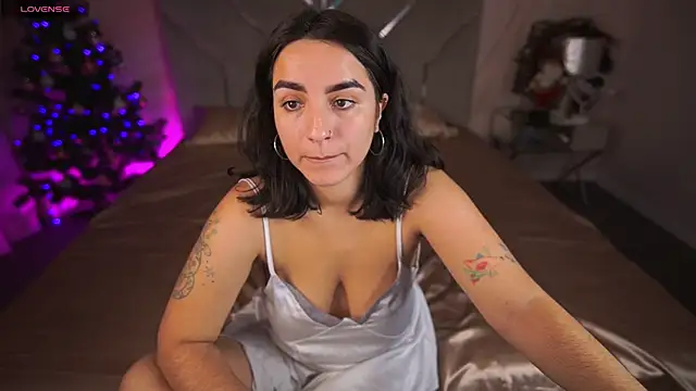 Daphne Moss online show from January 18, 2:02 pm