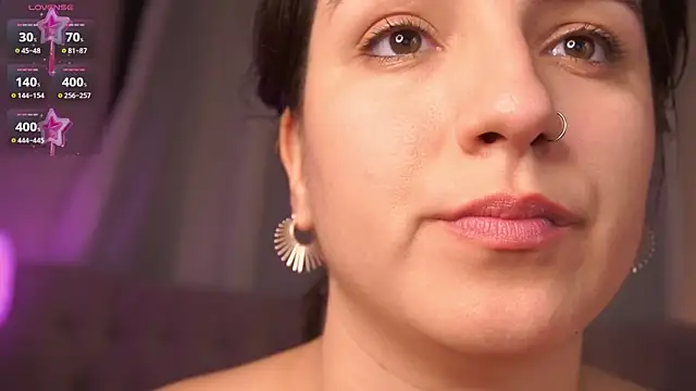 Daphne Moss online show from February 5, 12:10 am