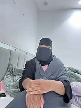 Snapshot of Submissive_Arab chatting on December 15, 3:53 pm Submissive Arab online show from December 15, 3:53 pm