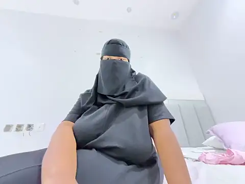 Snapshot of Submissive_Arab chatting on February 12, 11:09 pm Submissive Arab online show from February 12, 11:09 pm