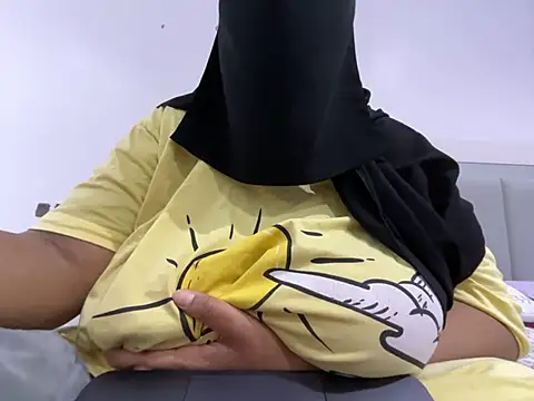 Snapshot of Submissive_Arab chatting on February 21, 11:10 pm Submissive Arab online show from February 21, 11:10 pm