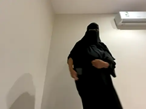 Snapshot of Submissive_Arab chatting on November 9, 9:35 pm Submissive Arab online show from November 9, 9:35 pm