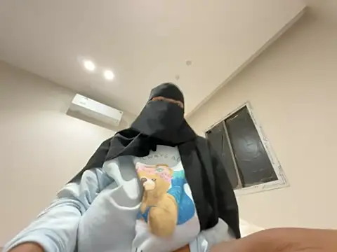 Snapshot of Submissive_Arab chatting on December 2, 2:06 am Submissive Arab online show from December 2, 2:06 am