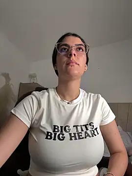  Niah  online show from February 8, 9:15 pm