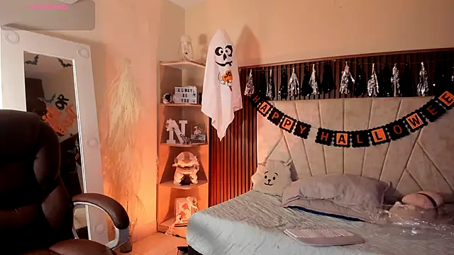  Niah  online show from October 31, 8:10 pm