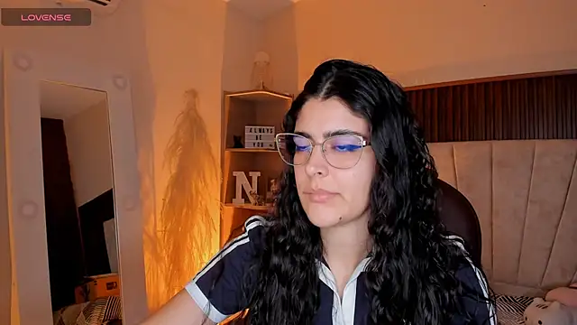  Niah  online show from February 3, 9:09 pm