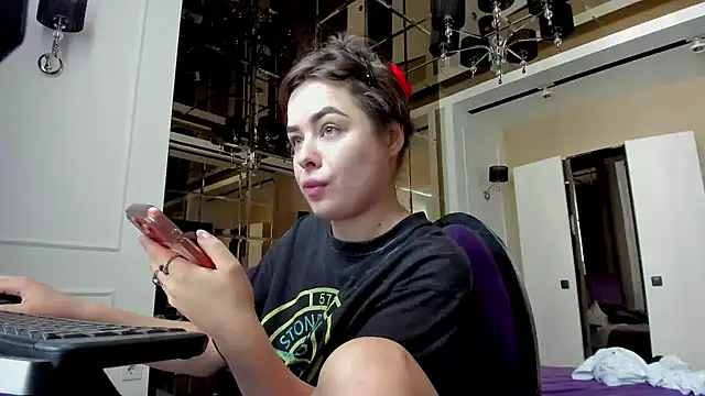 Snapshot of MistressMilana chatting on July 20, 8:06 am MistressMilana online show from July 20, 8:06 am