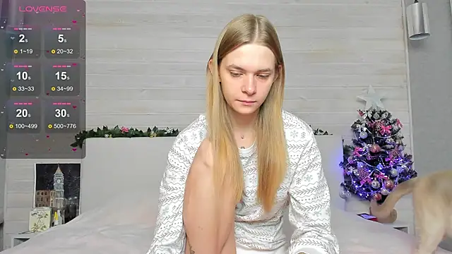 Snapshot of molly_hunt_ chatting on December 16, 3:30 am molly hunt online show from December 16, 3:30 am