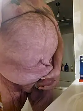 Snapshot of mrwizard4570 chatting on December 4, 5:50 am mrwizard4570 online show from December 4, 5:50 am