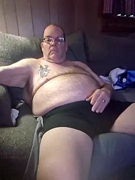 Snapshot of mrwizard4570 chatting on April 5, 10:45 am mrwizard4570 online show from April 5, 10:45 am