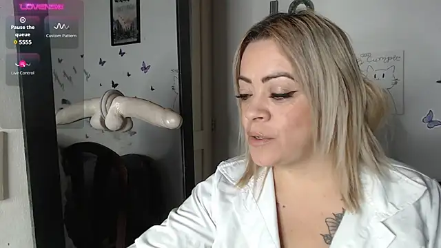 LIila28six online show from January 23, 11:47 pm