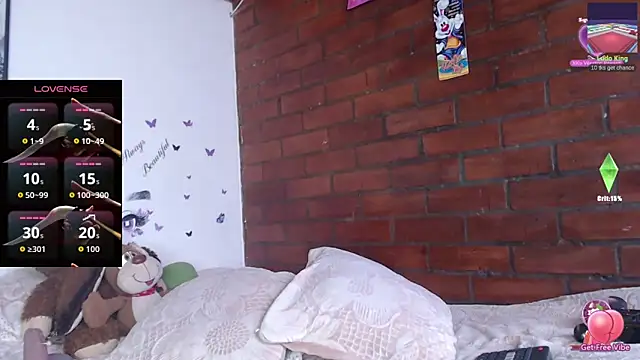 LIila28six online show from July 30, 1:32 pm