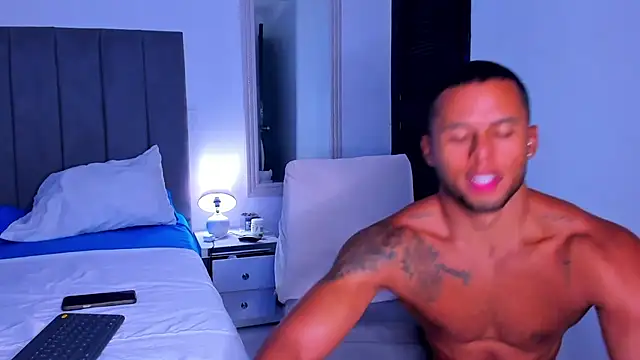 Snapshot of ethan_brown_ chatting on October 4, 3:32 pm ethan brown online show from October 4, 3:32 pm