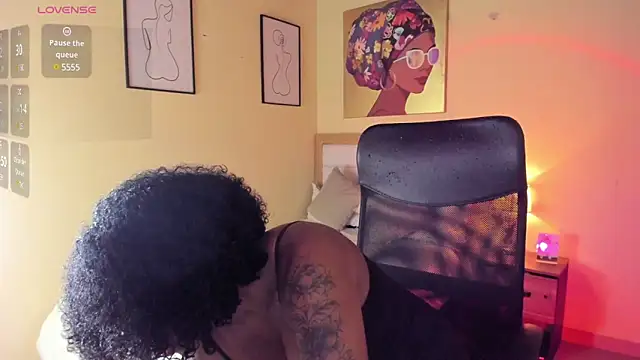 Snapshot of AitanaBrown_ chatting on February 24, 10:47 pm AitanaBrown online show from February 24, 10:47 pm