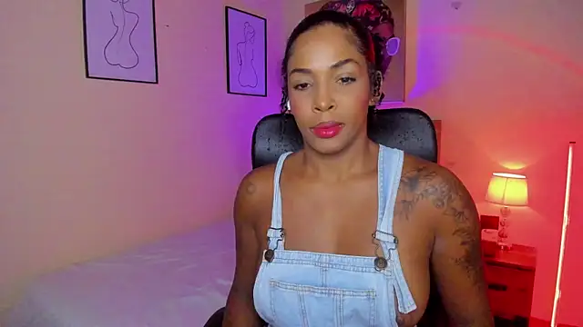 Snapshot of AitanaBrown_ chatting on September 18, 9:28 pm AitanaBrown online show from September 18, 9:28 pm