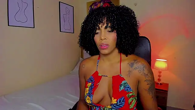 Snapshot of AitanaBrown_ chatting on November 2, 1:24 pm AitanaBrown online show from November 2, 1:24 pm