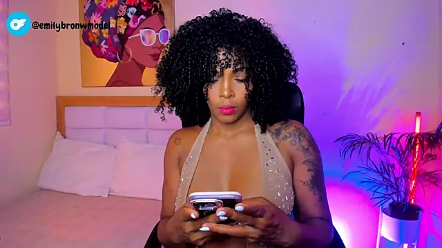 Snapshot of AitanaBrown_ chatting on June 5, 9:31 pm AitanaBrown online show from June 5, 9:31 pm