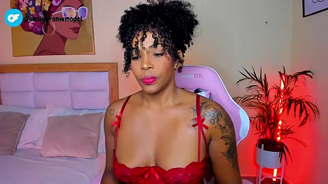 Snapshot of AitanaBrown_ chatting on June 17, 9:16 pm AitanaBrown online show from June 17, 9:16 pm