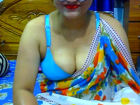 Snapshot of Daneldayna chatting on June 9, 6:19 pm Daneldayna online show from June 9, 6:19 pm