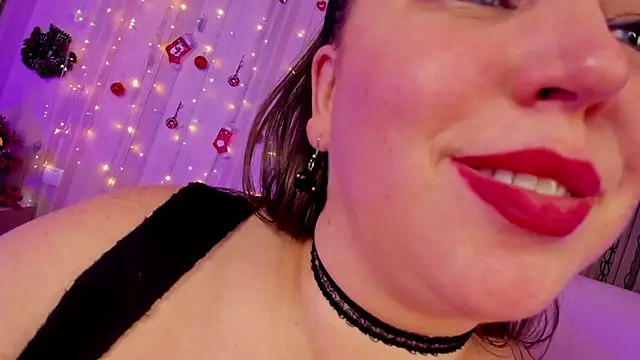 Snapshot of AdellaDulce chatting on December 17, 6:31 pm AdellaDulce online show from December 17, 6:31 pm