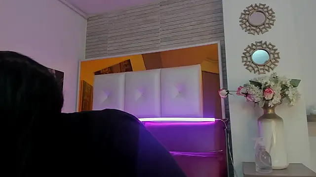 ShaniaBrownn online show from November 4, 7:57 pm