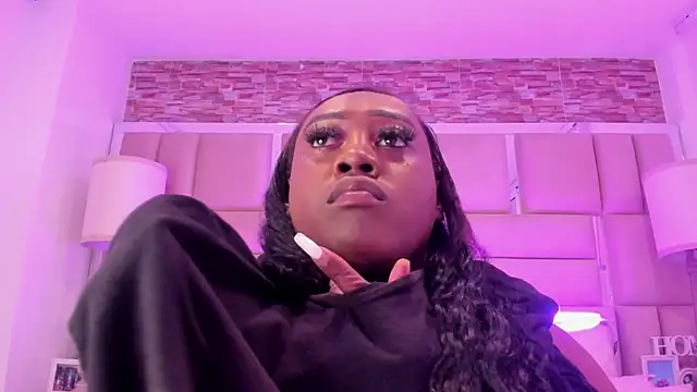 ShaniaBrownn online show from March 14, 7:41 pm