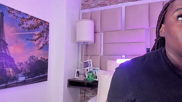 ShaniaBrownn online show from April 27, 7:56 pm