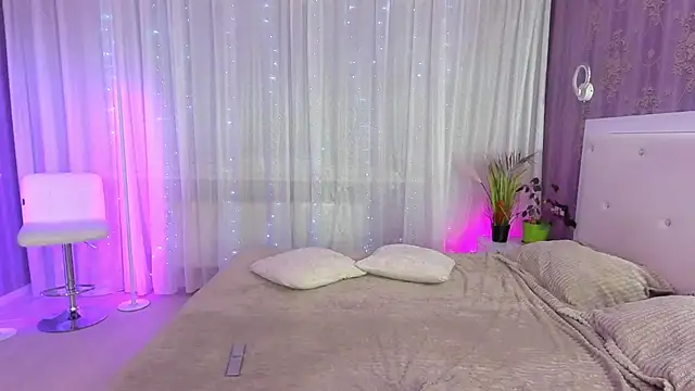 Snapshot of MirandaQueen chatting on March 3, 8:11 pm MirandaQueen online show from March 3, 8:11 pm