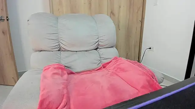 xspecialoomx online show from April 29, 1:26 pm