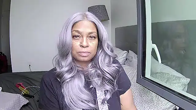 MSweetLindaParks online show from June 23, 1:09 pm