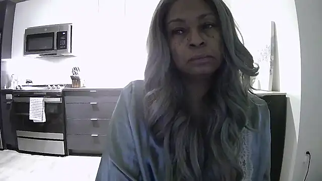 MSweetLindaParks online show from July 16, 1:22 am