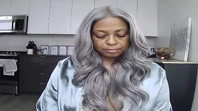 MSweetLindaParks online show from July 16, 2:12 pm