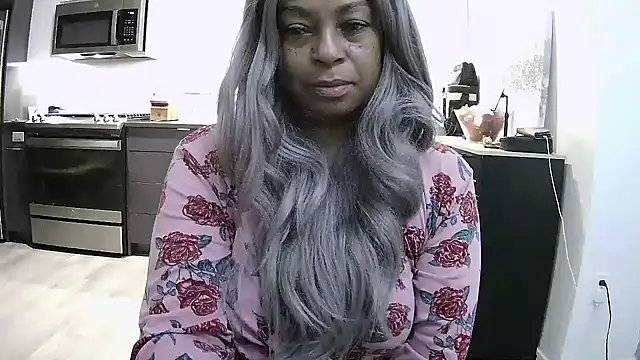 MSweetLindaParks online show from July 19, 9:13 am